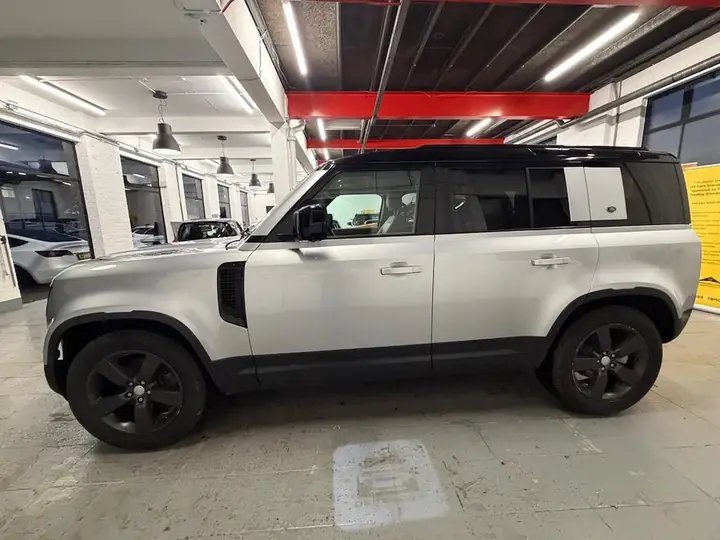 Land Rover Defender 2020 photo 4