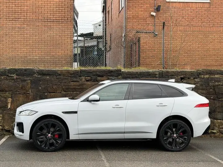 Jaguar F-Pace 2016 photo 4