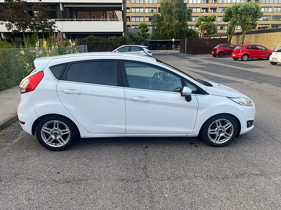Ford Fiesta 2013 photo 2