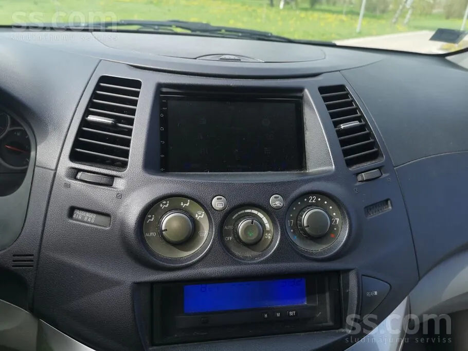 Mitsubishi Grandis 2005 photo 5