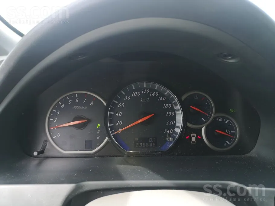 Mitsubishi Grandis 2005 photo 4