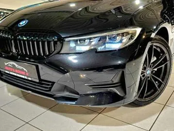 BMW 3 Series 2022 photo 2