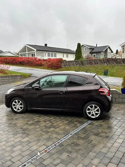 Peugeot 208 2012 photo 3