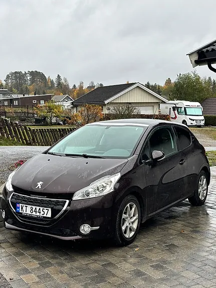 Peugeot 208 2012 photo 2