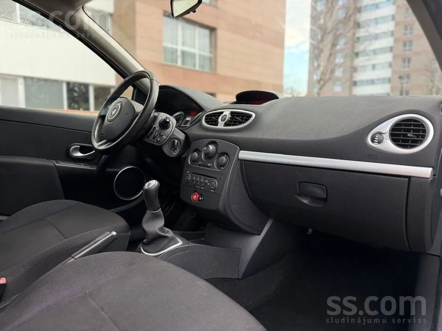 Renault Clio 2007 photo 4