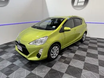 Toyota Aqua 2015 photo 4