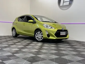 Toyota Aqua 2015 photo 2