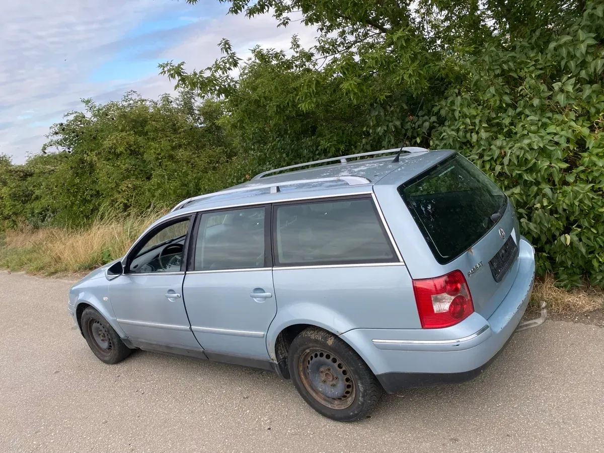 Volkswagen Passat 2003 photo 2