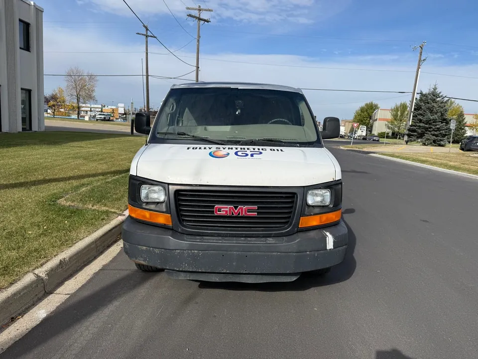 GMC Savana 2010 photo 3
