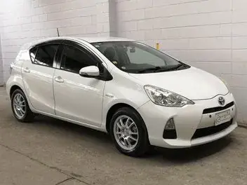 Toyota Aqua 2012 photo 2