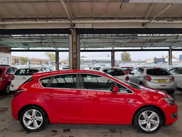 Vauxhall Astra 2014 photo 3