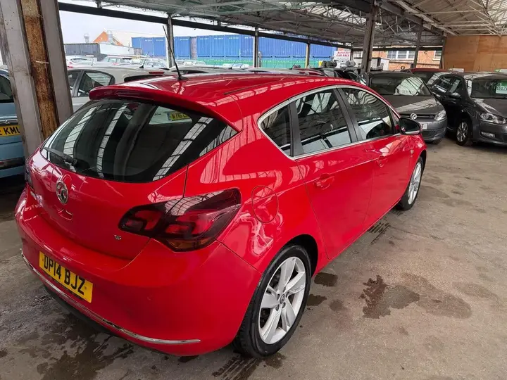 Vauxhall Astra 2014 photo 4
