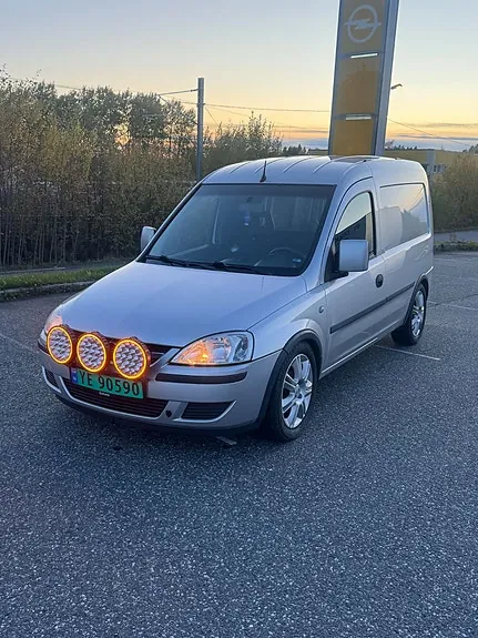 Opel Combo 2011 photo 2