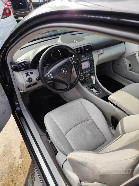 Mercedes-Benz C 2004 photo 2