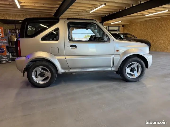 Suzuki Jimny 2004 photo 4