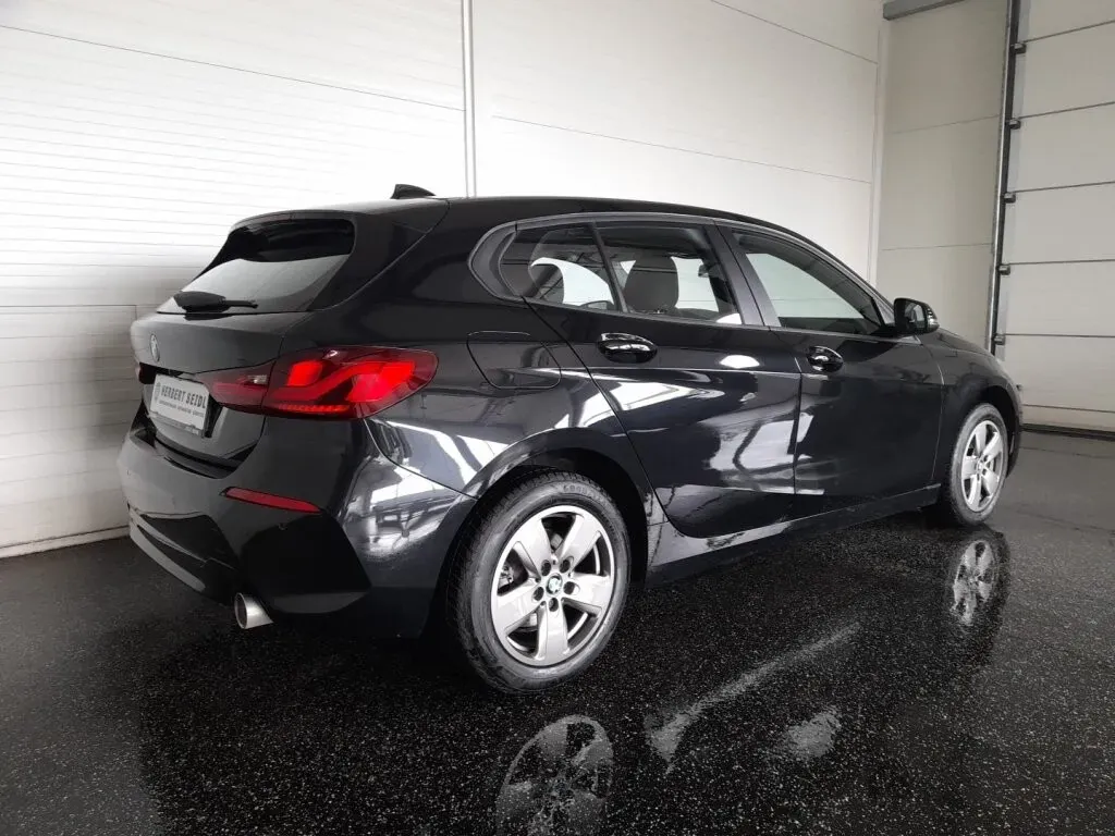 BMW 1 Series 2023 photo 2