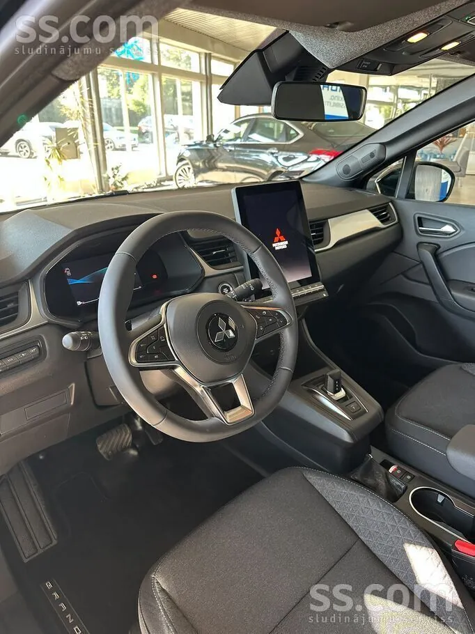 Mitsubishi Grandis 2026 photo 4