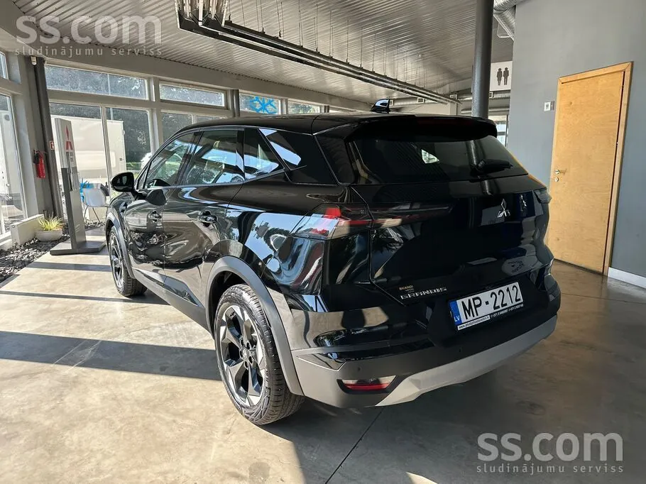 Mitsubishi Grandis 2026 photo 3