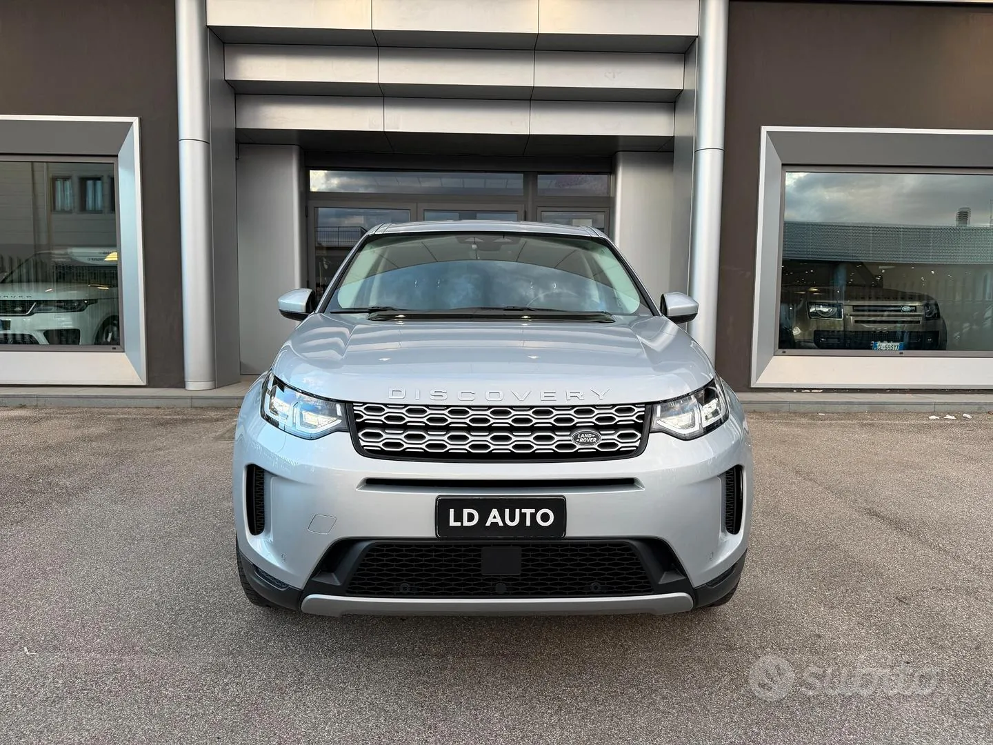 Land Rover Discovery Sport 2022 photo 3