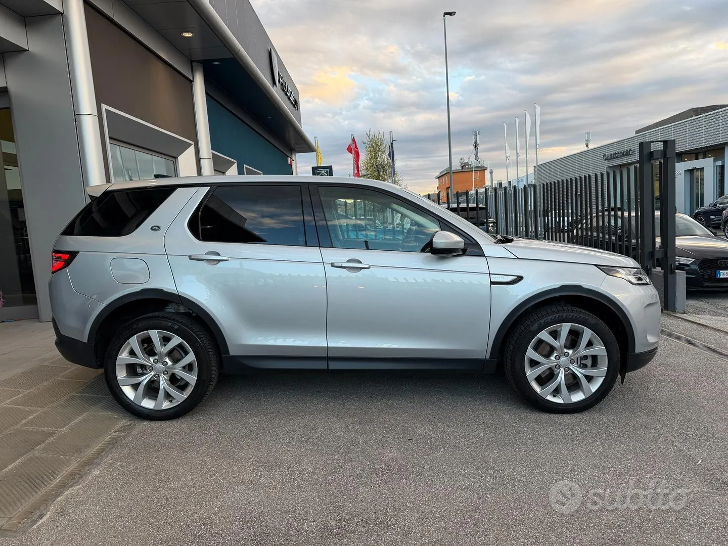 Land Rover Discovery Sport 2022 photo 4