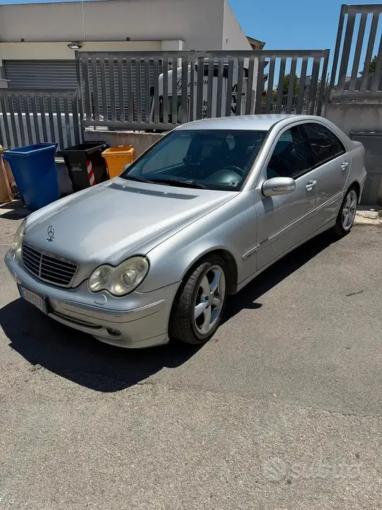 Mercedes-Benz C-Class 2004 photo 2