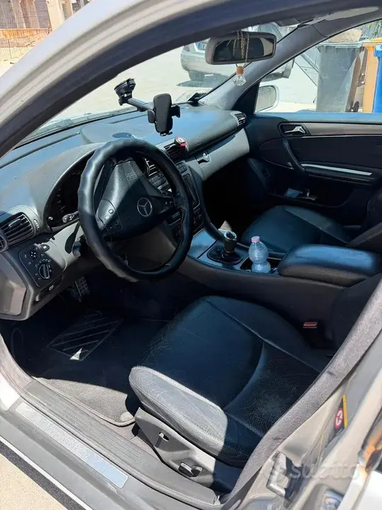 Mercedes-Benz C-Class 2004 photo 3