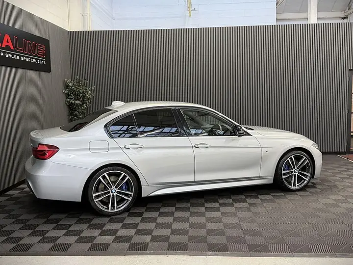 BMW 3 Series 2019 photo 3