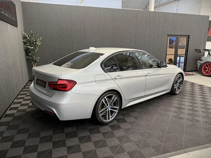 BMW 3 Series 2019 photo 4