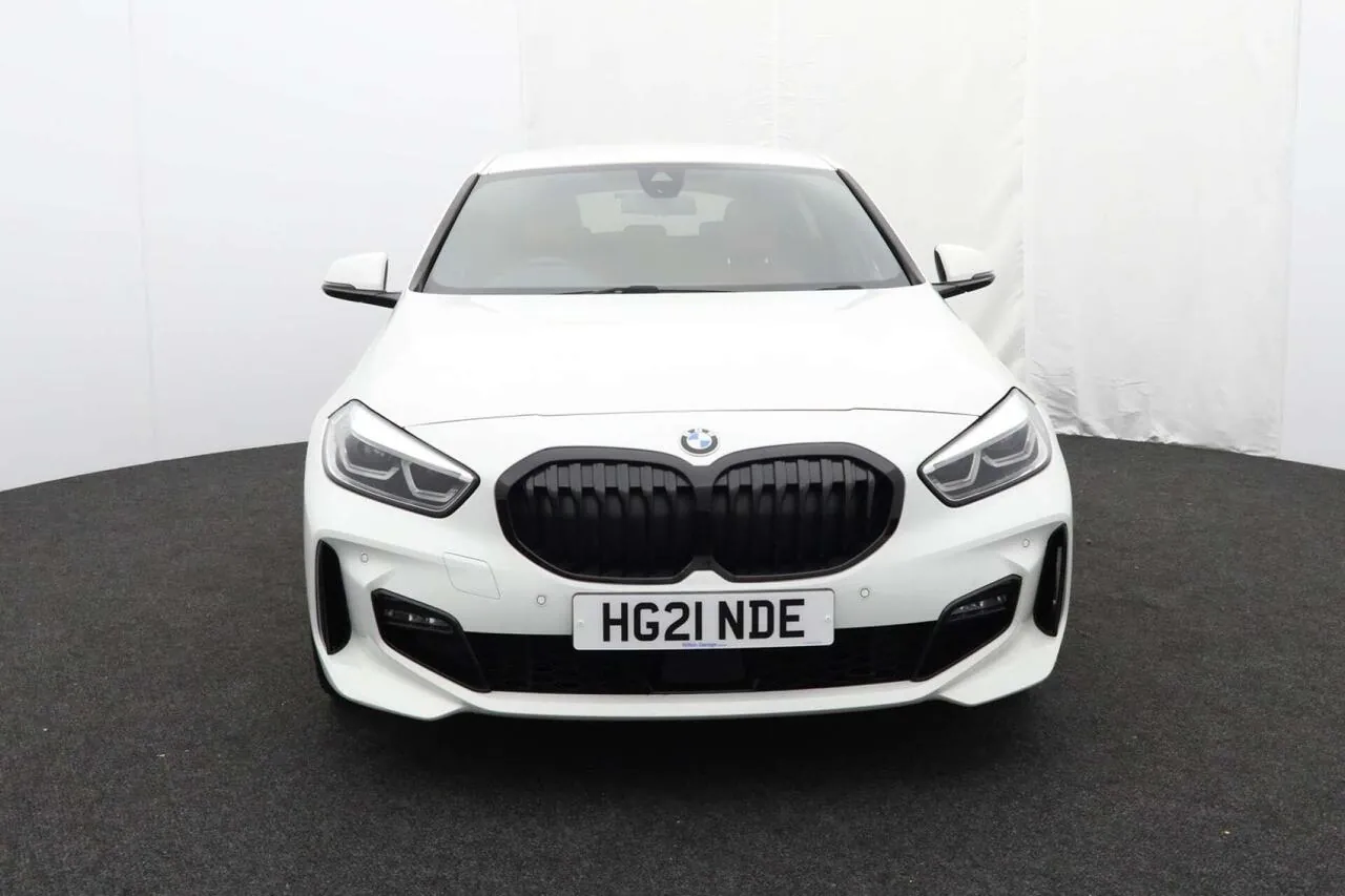 BMW 1 Series 2021 photo 2