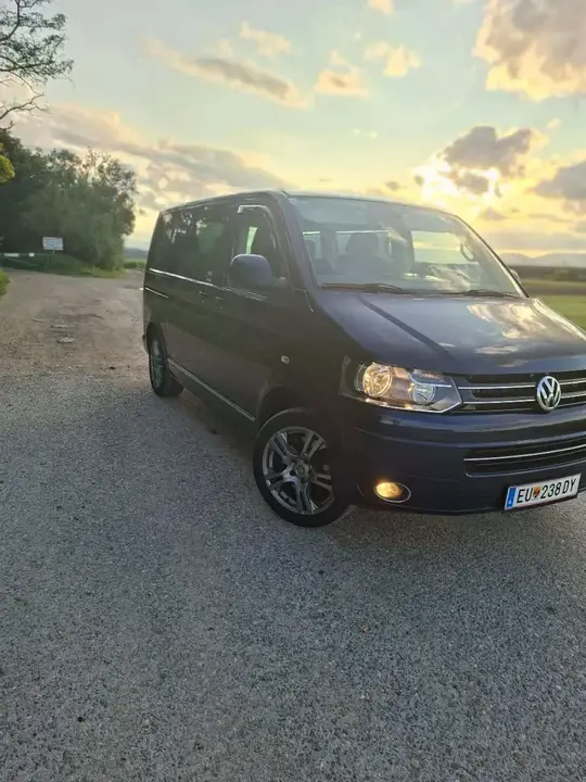 Volkswagen Multivan 2011 photo 2