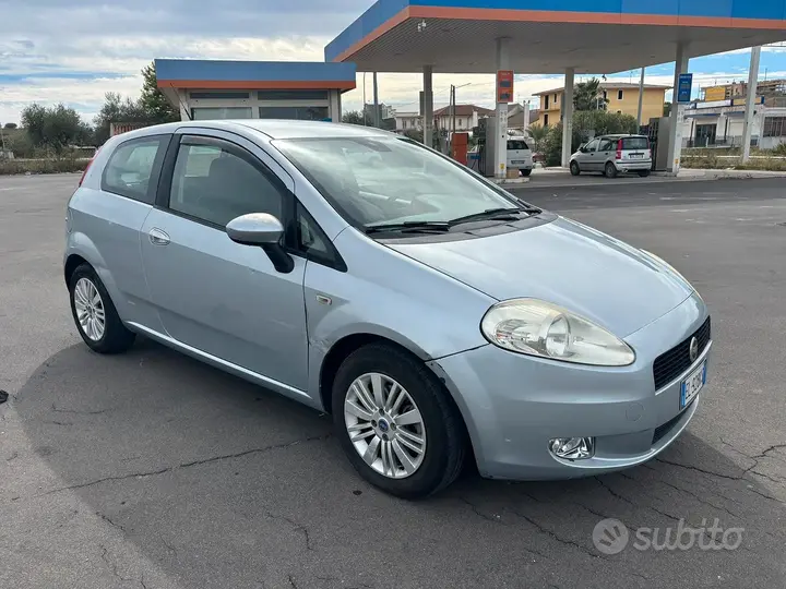 Fiat Grande Punto 2006 photo 3