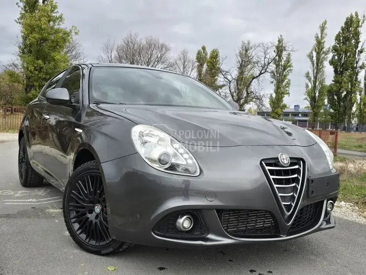 Alfa Romeo Giulietta 2014 photo 4