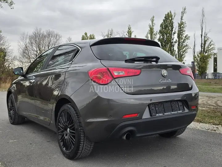 Alfa Romeo Giulietta 2014 photo 2