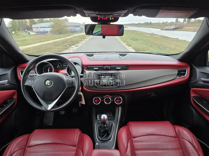 Alfa Romeo Giulietta 2014 photo 3