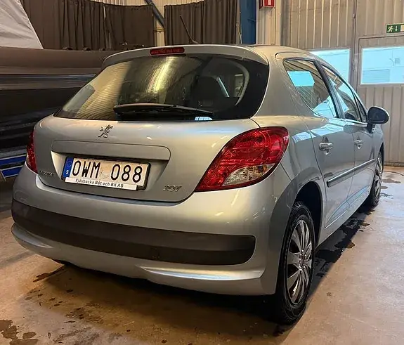 Peugeot 207 2010 photo 3