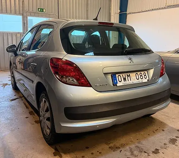 Peugeot 207 2010 photo 2