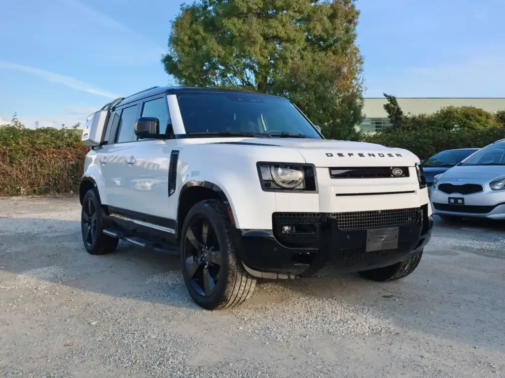 Land Rover Defender 2024 photo 3