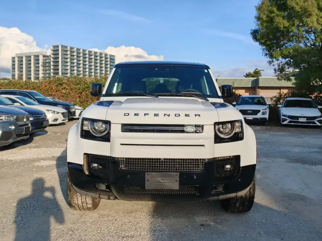 Land Rover Defender 2024 photo 2