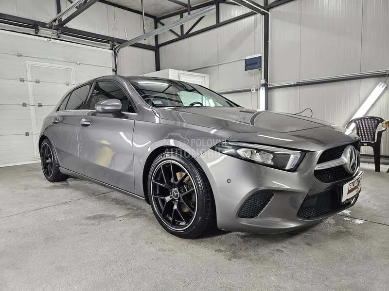 Mercedes-Benz A180 2018 photo 2