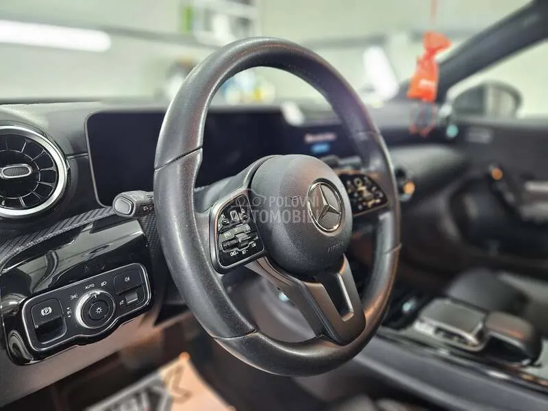Mercedes-Benz A180 2018 photo 4