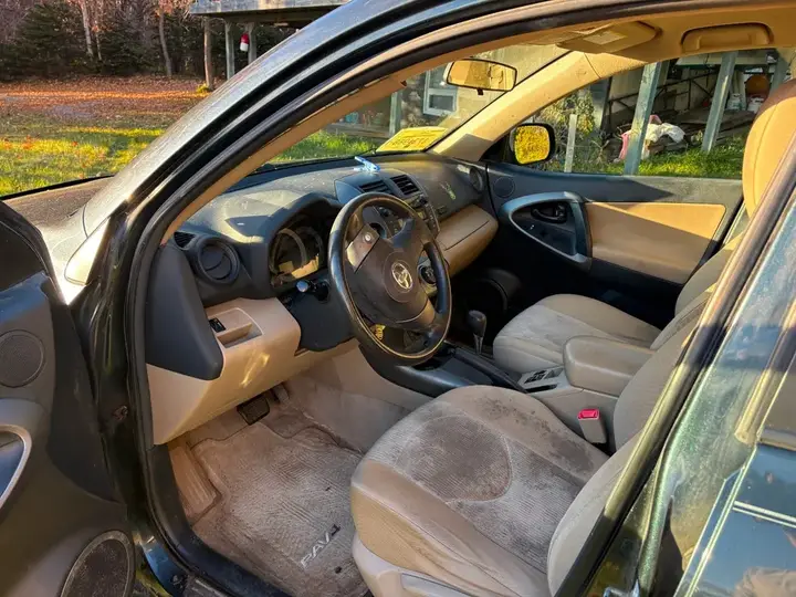 Toyota Rav4 2011 photo 2