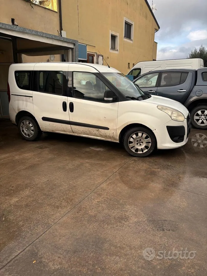 Fiat Doblo 2010 photo 2