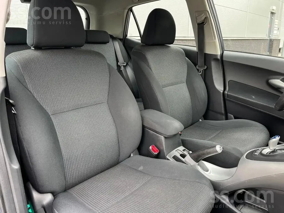 Toyota Auris 2011 photo 4
