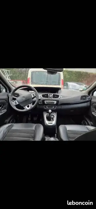 Renault Grand Scenic 2012 photo 3
