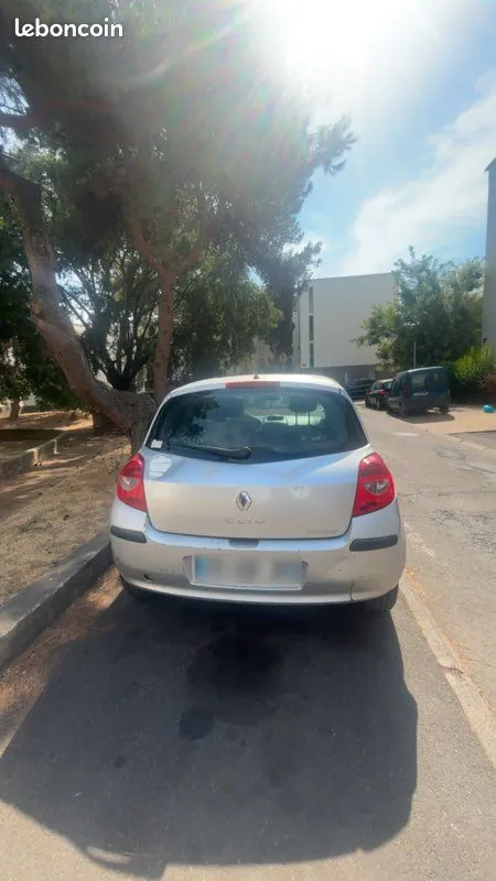 Renault Clio 2006 photo 2