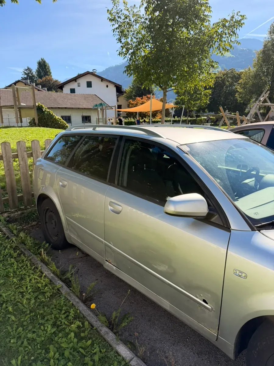 Audi A4 2010 photo 2