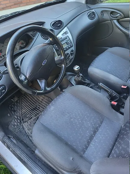 Ford Focus 2000 photo 2