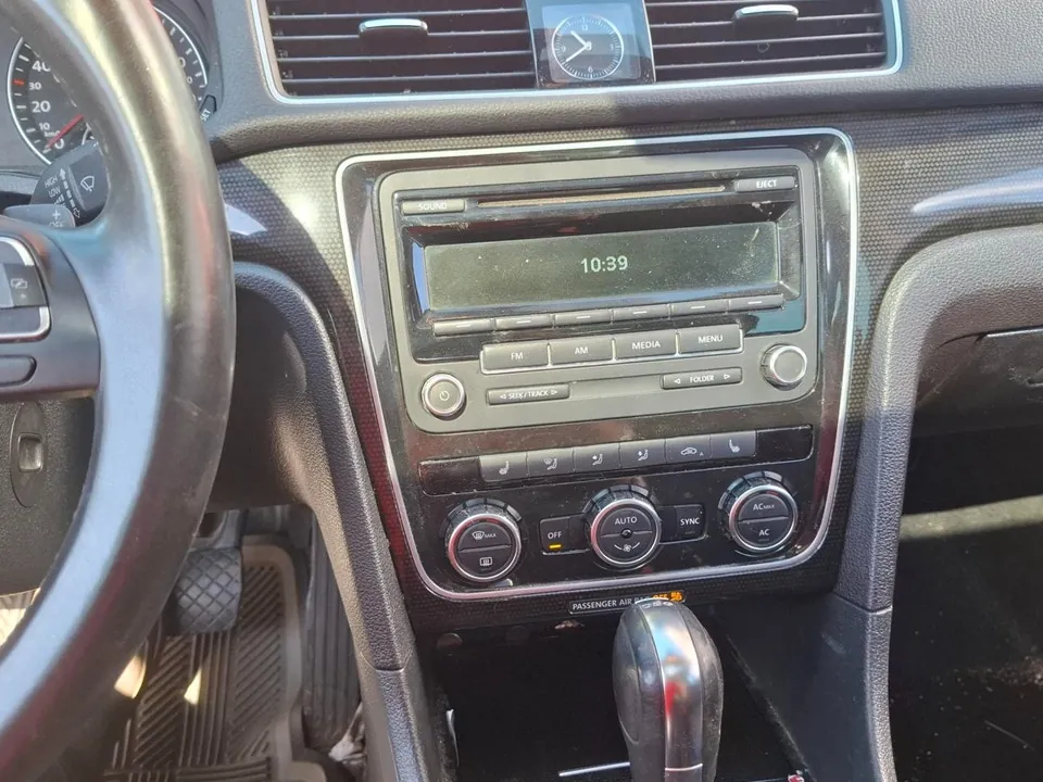 Volkswagen Passat 2012 photo 3