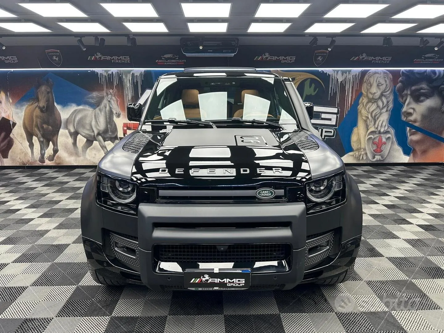 Land Rover Defender 2024 photo 2