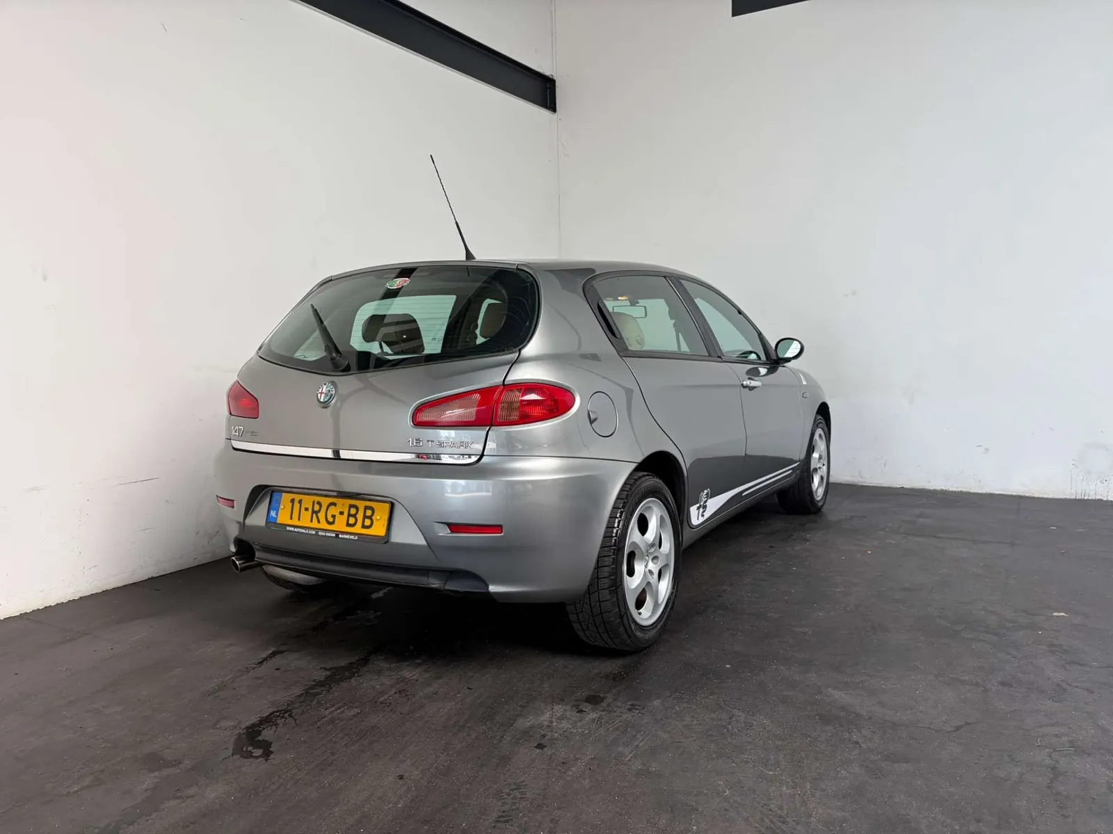 Alfa Romeo 147 2005 photo 2